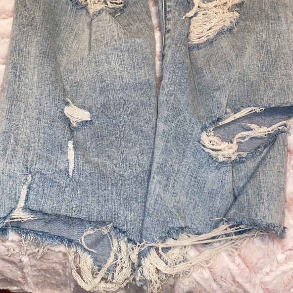 American Eagle 16 Short - Picture 3 of 8